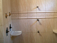 Bathroom Shower: Ceramic Tile with Deco Stripe